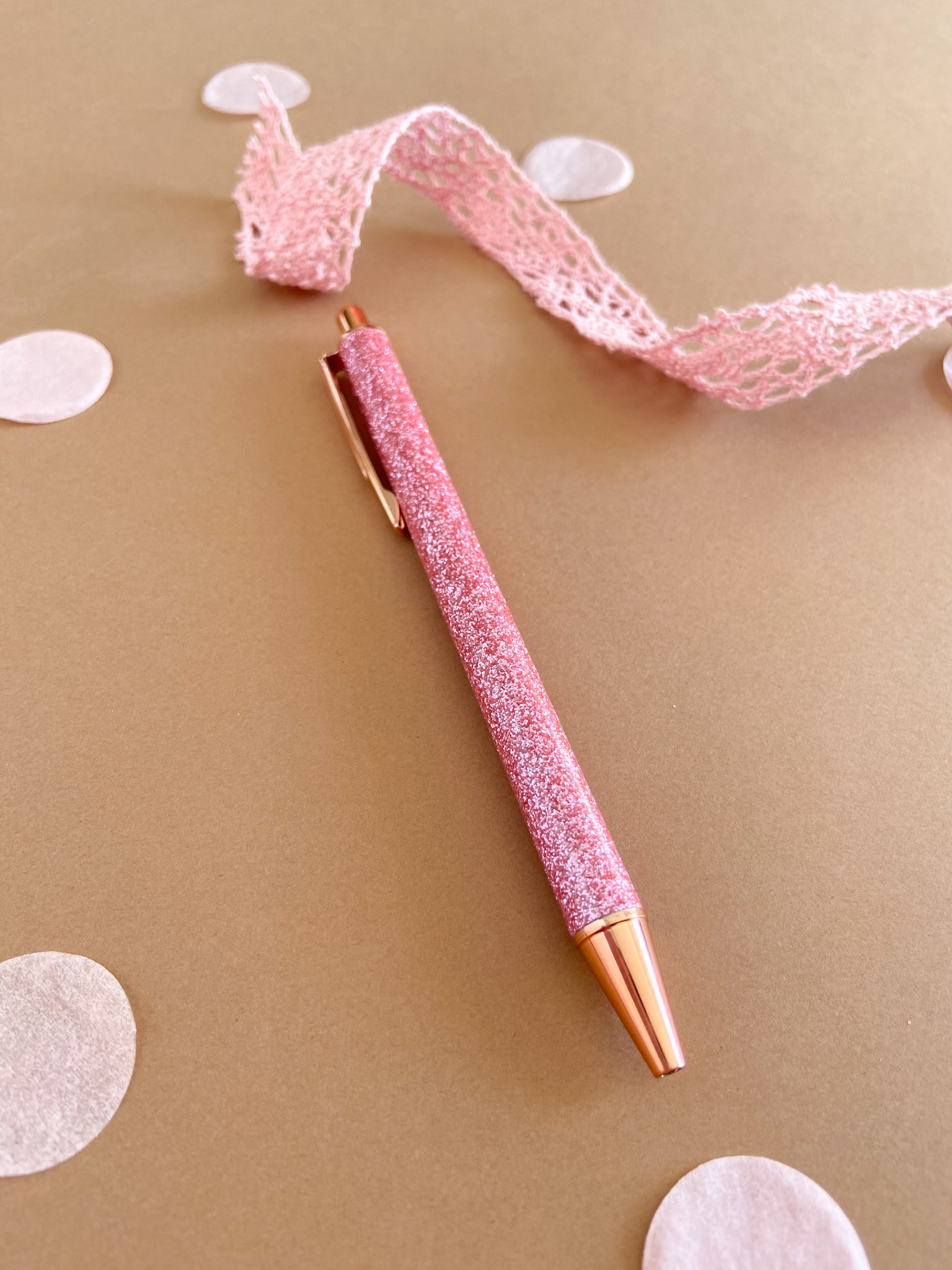 stylo rose pailletée